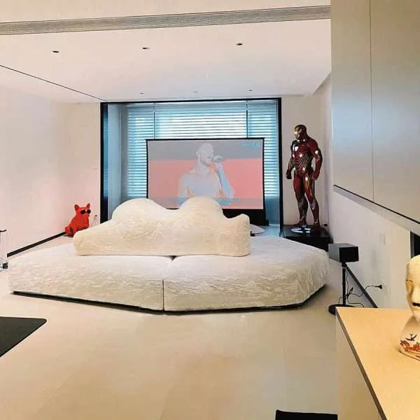 Luxury Modern Cloudy Polar Bear Sofa - Image 3